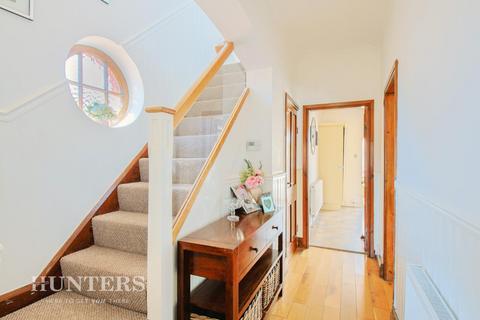 16 Brae Side, Oldham, OL8 3AP