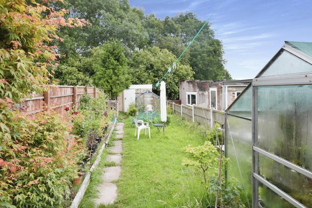 Rear garden 01.jpg