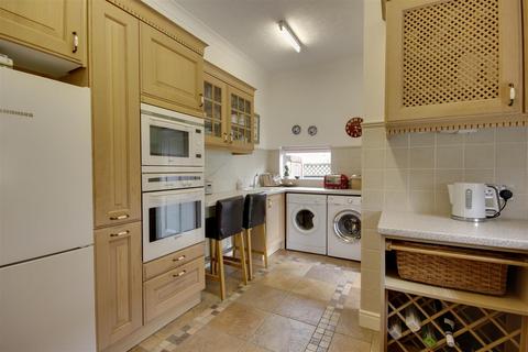 74 Carr Lane, Willerby, Hull, HU10 6JN