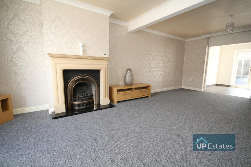 Lincroft Crescent, Coventry 3 bed semidetached house £1,100 pcm (£