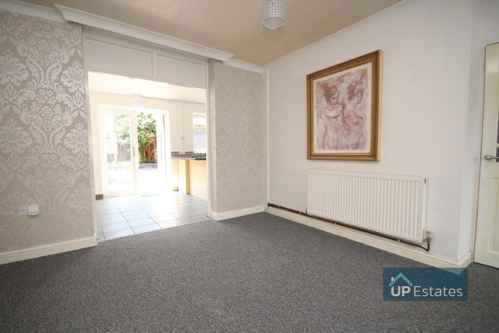 Lincroft Crescent, Coventry 3 bed semidetached house £1,100 pcm (£