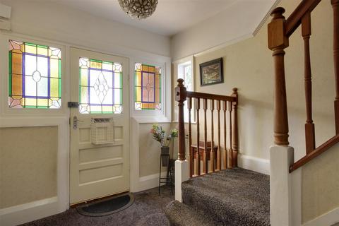 5 bedroom detached house for sale - The Paddock, Cottingham