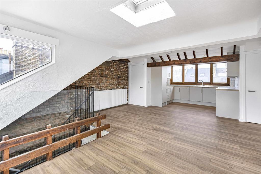 Estelle Road, South End Green NW3 2 bed flat £2,800 pcm (£646 pw)