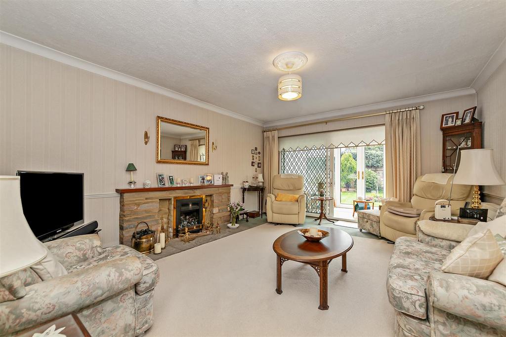 Park Street Lane, Park Street, St. Albans 3 bed detached bungalow for