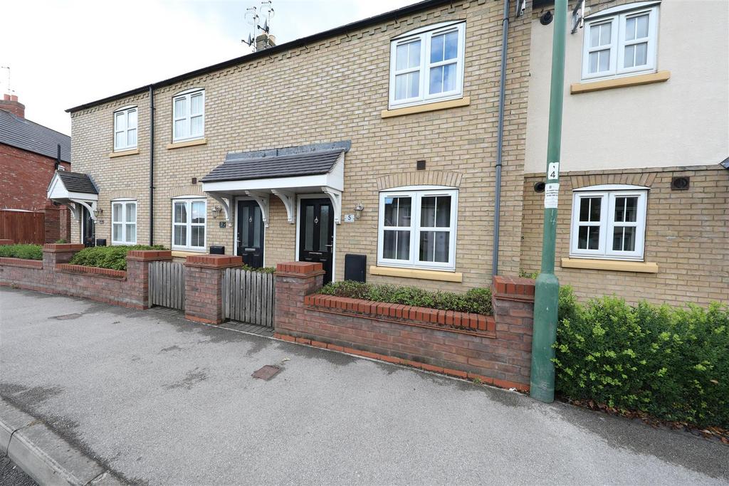 Runnymede Lane, Kingswood, Hull 2 bed terraced house for sale £150,000