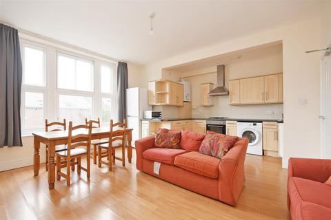11a Broomgrove Crescent, Sheffield, S10 2LQ