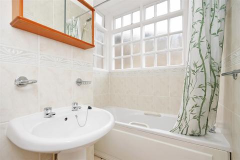 11a Broomgrove Crescent, Sheffield, S10 2LQ