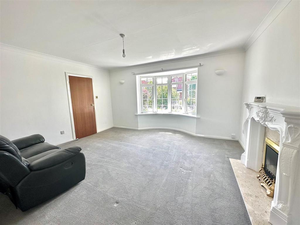 Manor Grove, Danygraig, Porthcawl, Bridgend County Borough, CF36 5HD 3