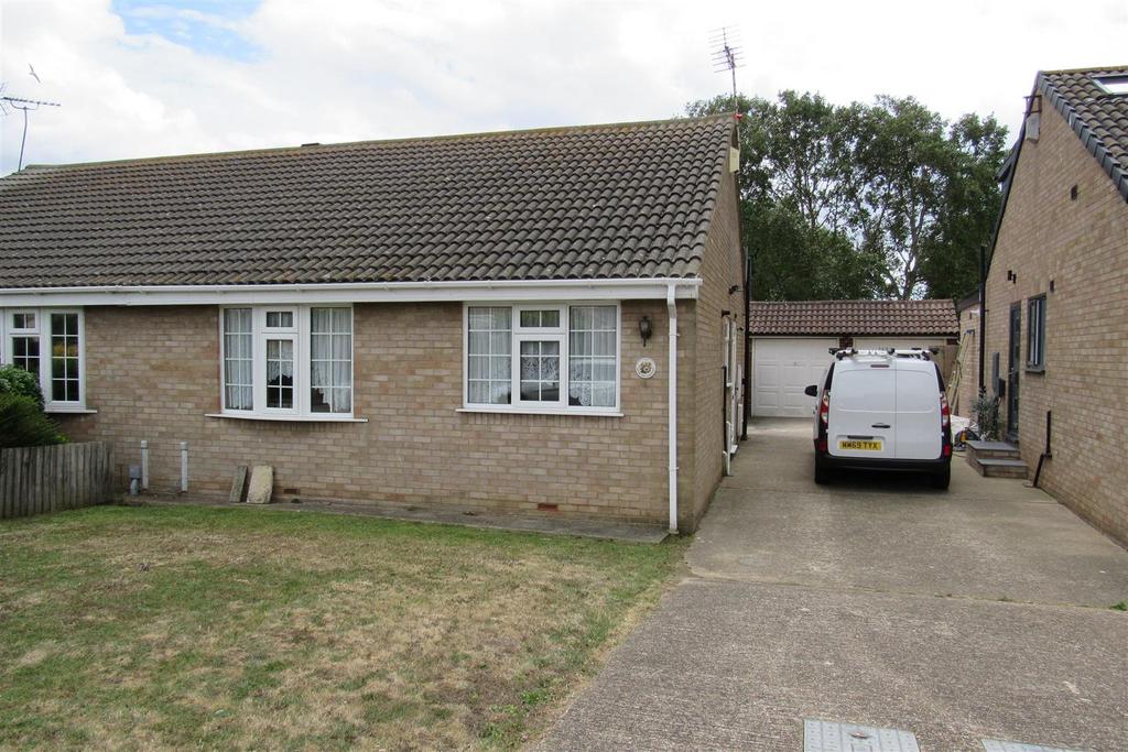 Hampton Gardens, Herne Bay 2 bed semidetached bungalow for sale £310,000