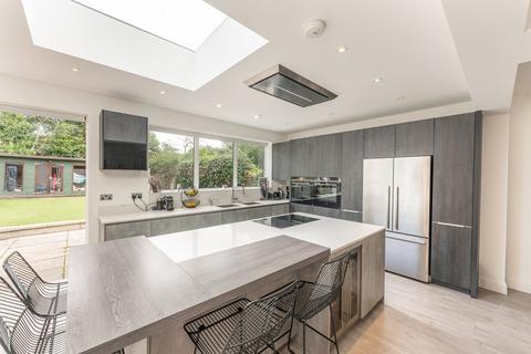 42 Lawrence Avenue, London, NW7 4NN