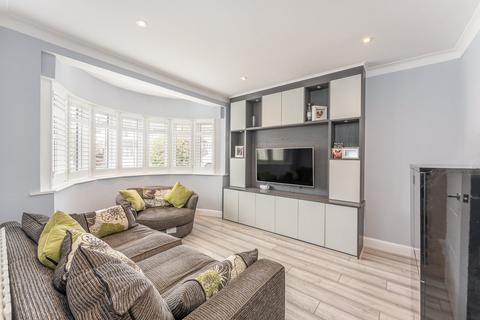 42 Lawrence Avenue, London, NW7 4NN