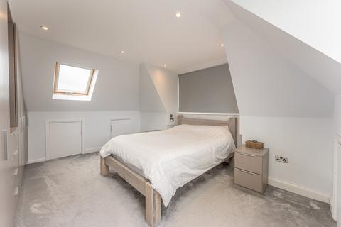 42 Lawrence Avenue, London, NW7 4NN