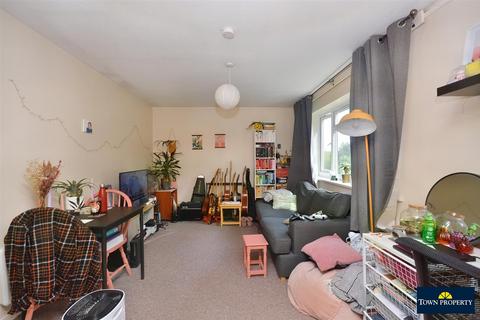 20, Burnside Court Black Path, Polegate, BN26 5BB