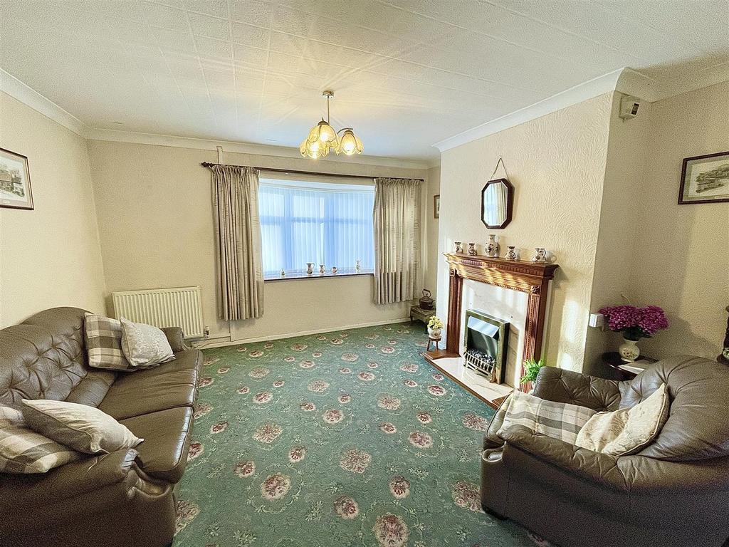 Llwyncelyn Avenue, Pontarddulais, Swansea 3 bed semidetached house for
