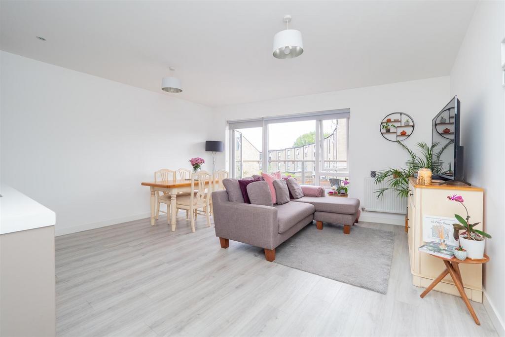 Otter Drive, Carshalton 1 bed flat for sale £240,000