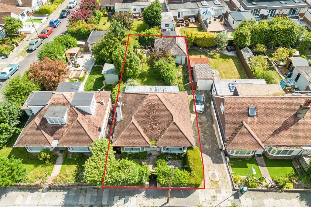 Eley Crescent, Rottingdean, Brighton 3 bed detached bungalow £375,000