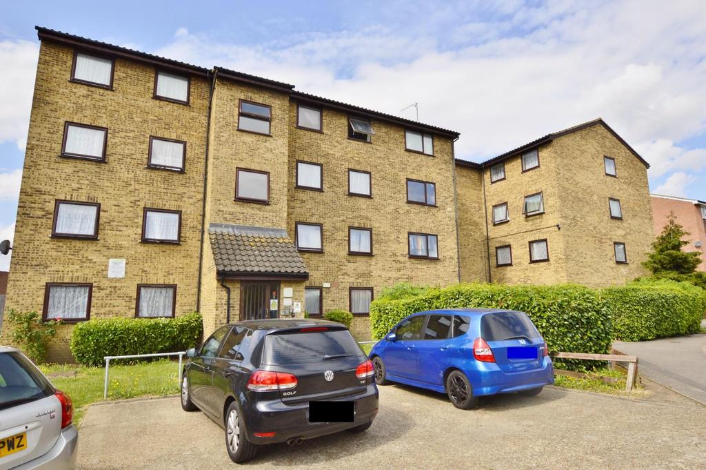 Gurney Close, Barking, IG11 8JX 2 bed flat for sale £230,000
