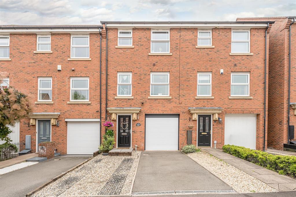 Kirkpatrick Drive, Wordsley, DY8 5TG 4 bed townhouse for sale £285,000