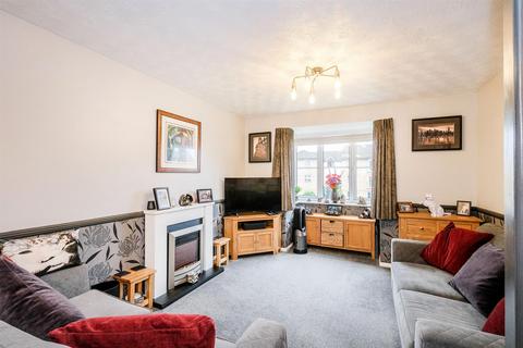 2 bedroom flat for sale - Thurlow Close, Chingford