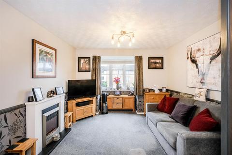 2 bedroom flat for sale - Thurlow Close, Chingford