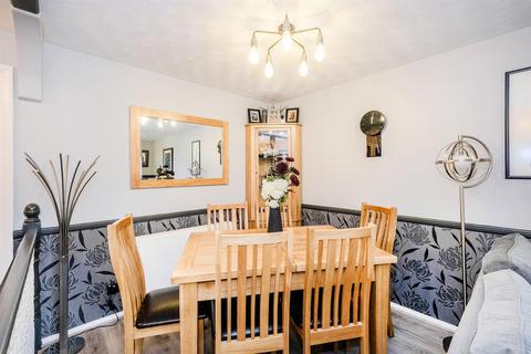 2 bedroom flat for sale - Thurlow Close, Chingford