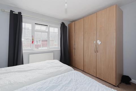 34 Stevens Close, Epsom, KT17 4RG