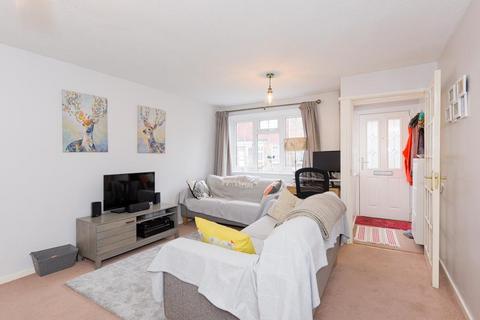 34 Stevens Close, Epsom, KT17 4RG
