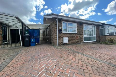 2 bedroom bungalow for sale - Willow Close, Burnham-on-Crouch