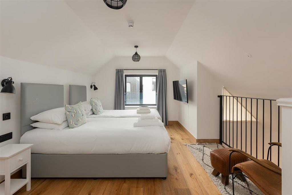 Sea Street, Whitstable 2 bed townhouse for sale £415,000