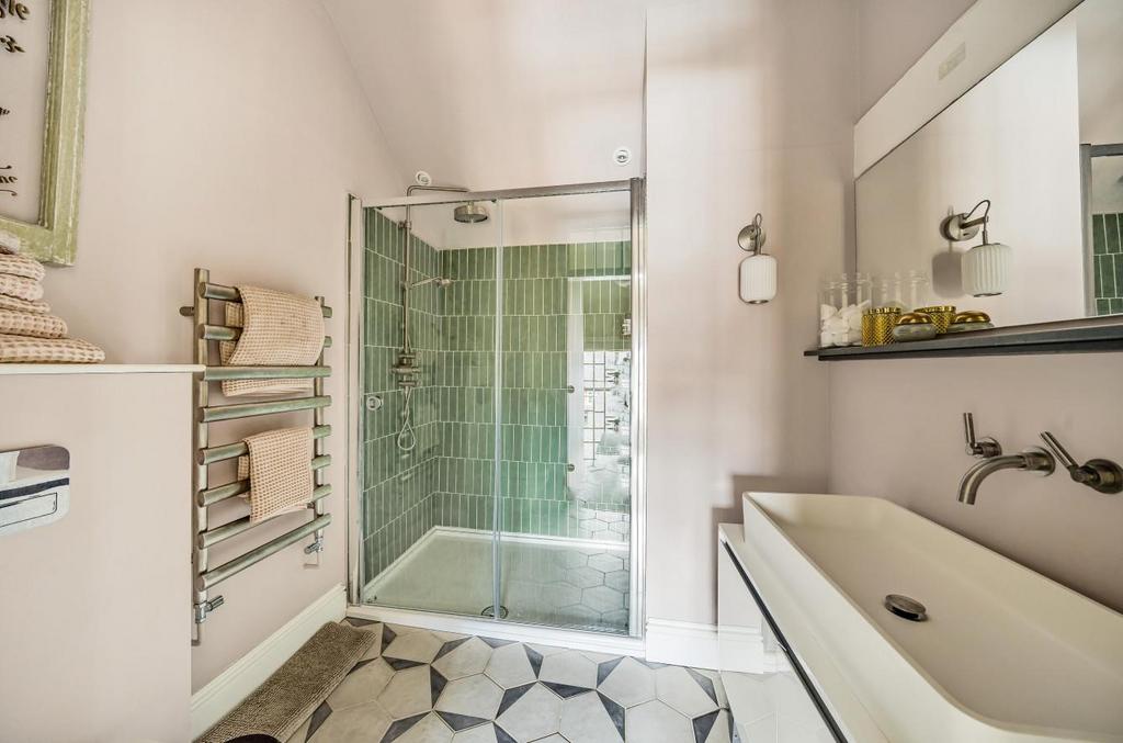 Principal ensuite shower room