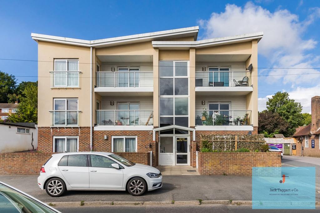 Mile Oak Road, Portslade, Brighton, BN41 2 bed ground floor flat for