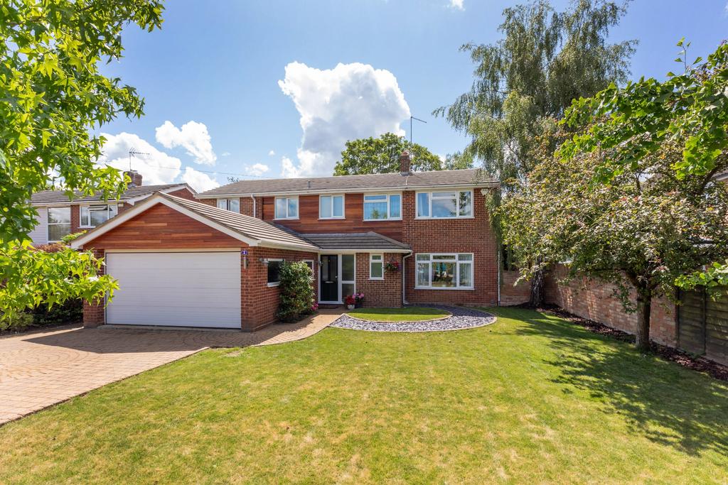 River Area Thames Crescent, Maidenhead 5 bed detached house £1,075,000
