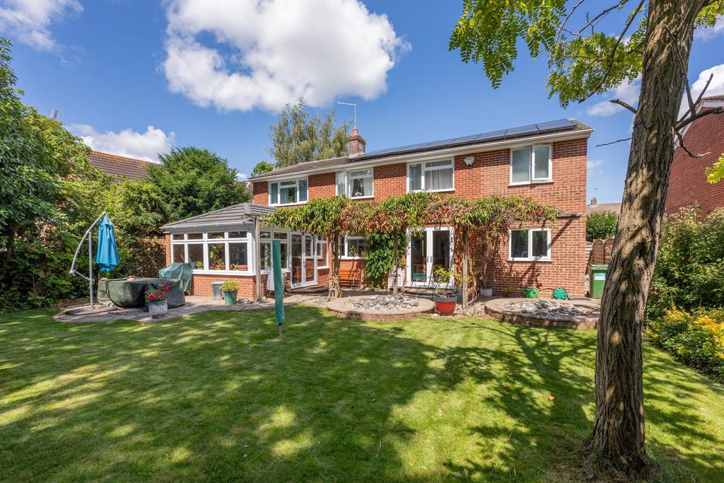 River Area Thames Crescent, Maidenhead 5 bed detached house £1,075,000
