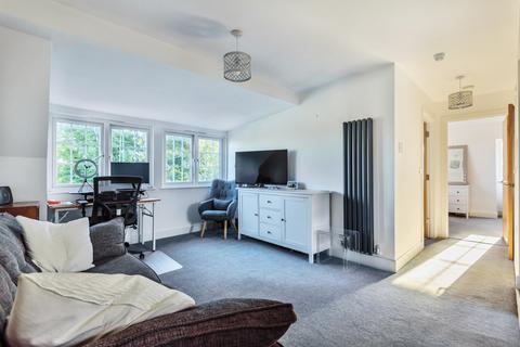 2 bedroom flat for sale, Southdown Road, Shawford, Winchester, Hampshire, SO21