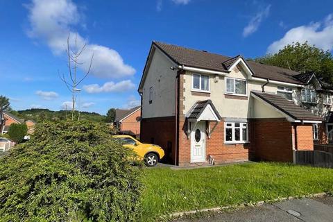 3 bedroom end of terrace house to rent, Wildmoor Avenue, Oldham, OL4 5NX