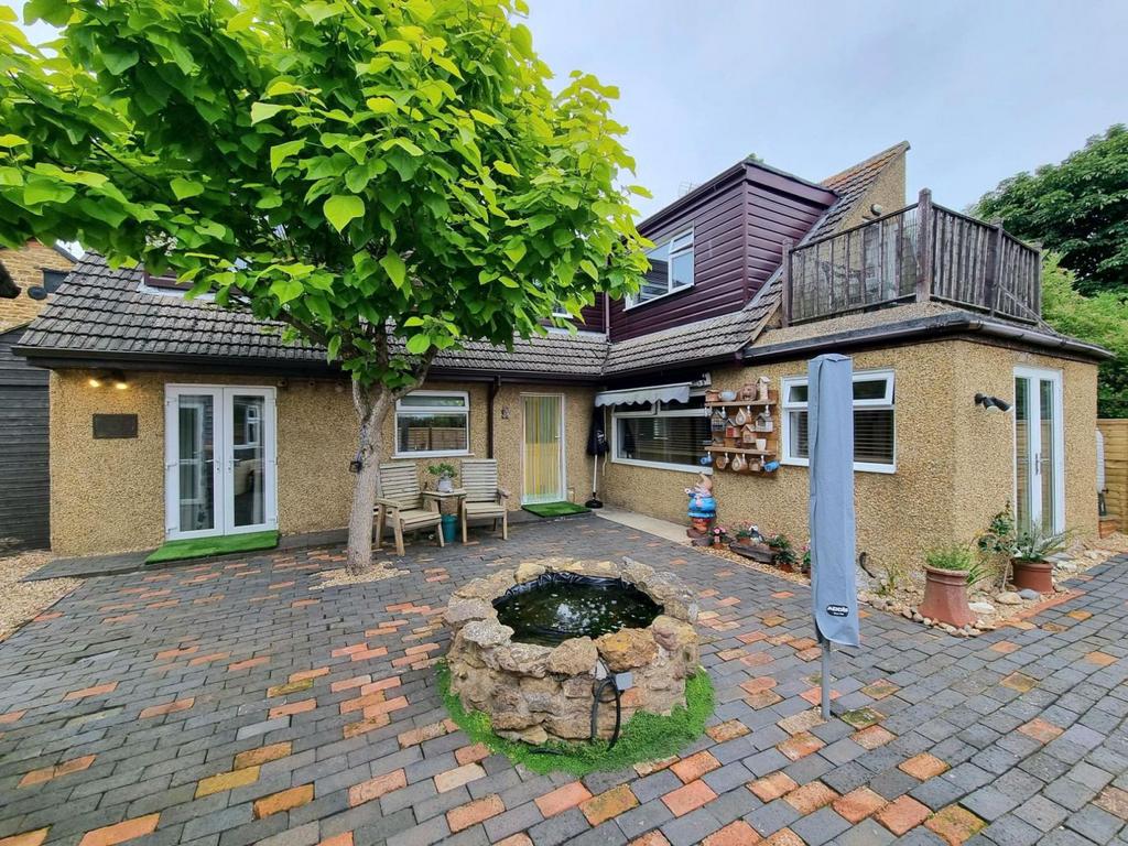East End, Scaldwell, Northampton NN6 9LB 2 bed detached house £325,000