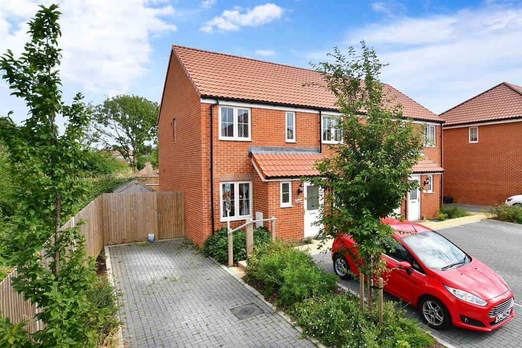 Mexborough Square, Aylesham, Canterbury, Kent 2 bed end of terrace