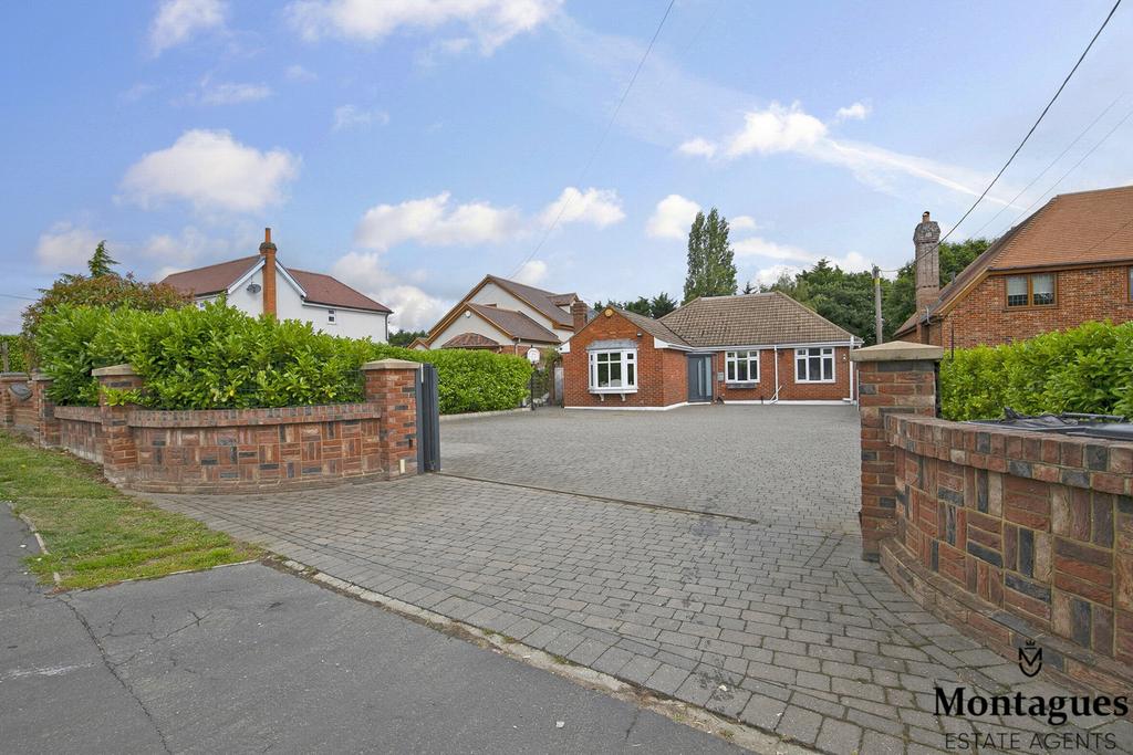 Oak Hill Road, Stapleford Abbotts, RM4 4 bed detached house for sale