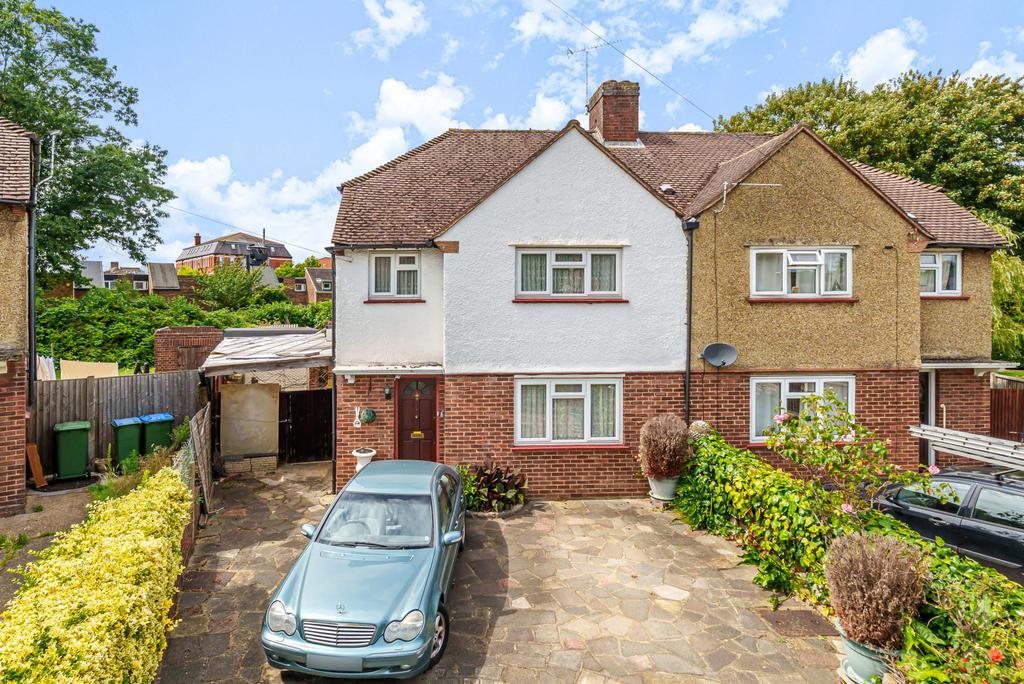 Greenlands Road, Weybridge, KT13 3 bed semidetached house for sale £