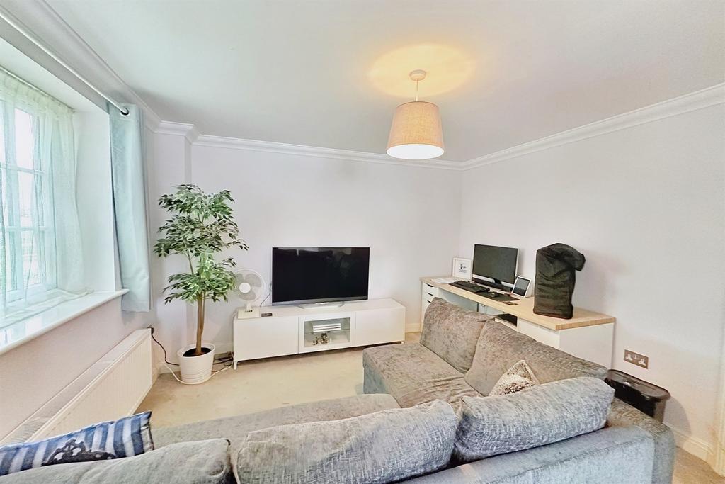 Winterborne Kingston 1 bed flat for sale £180,000