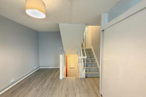 2 bedroom flat to rent, Braithwaite House, Bunhill Row, London, EC1Y