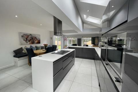 4 bedroom detached house for sale - MAIDENHEAD SL6
