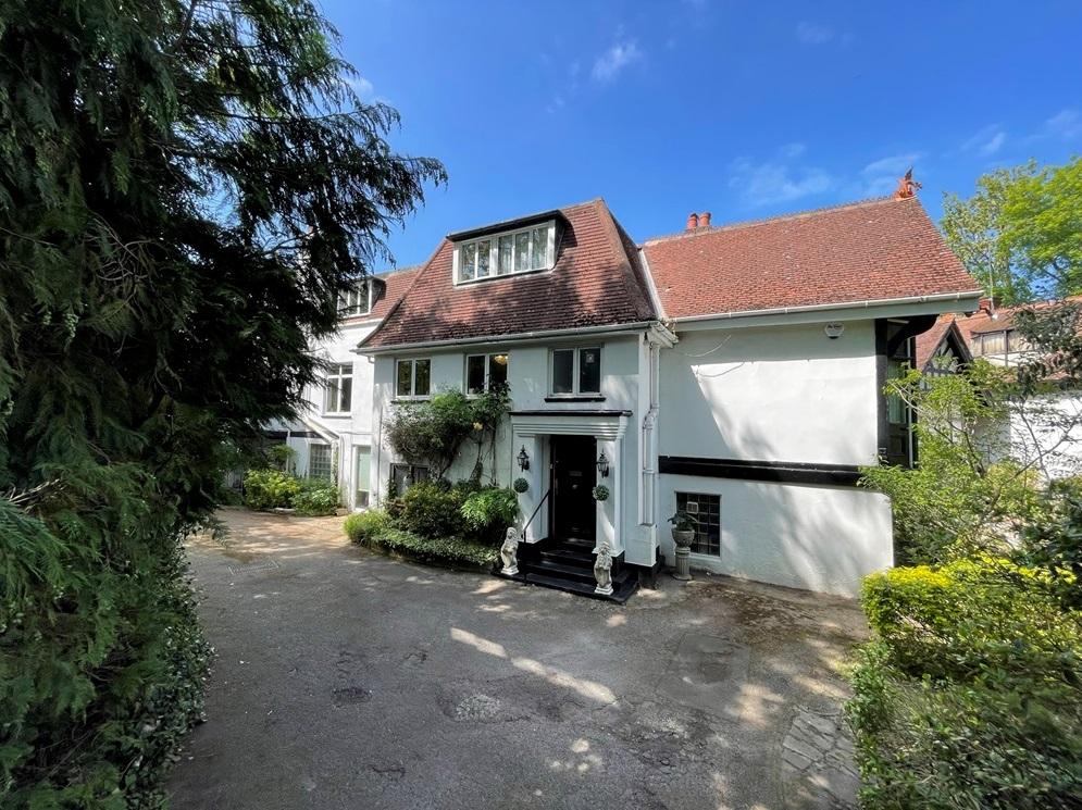 MAIDENHEAD RIVERSIDE SL6 5 bed detached house £1,300,000