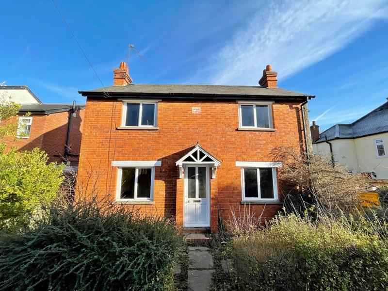 PINKNEYS GREEN SL6 2 bed detached house £550,000
