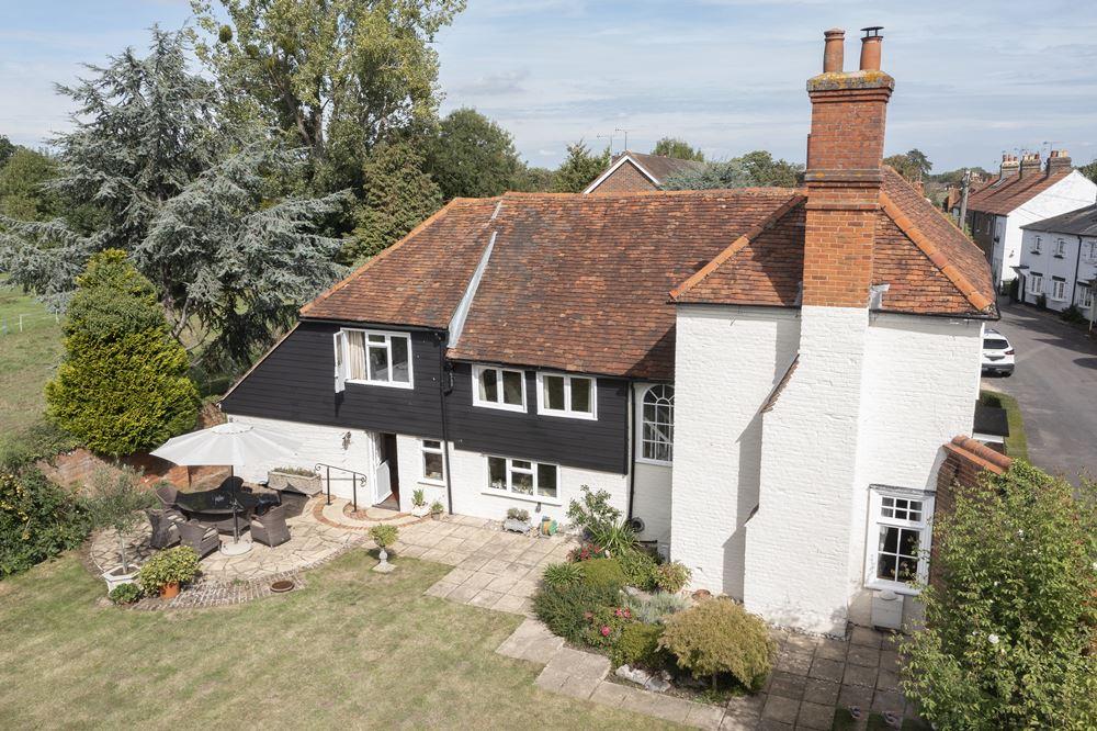 HOLYPORT SL6 5 bed detached house for sale £1,490,000