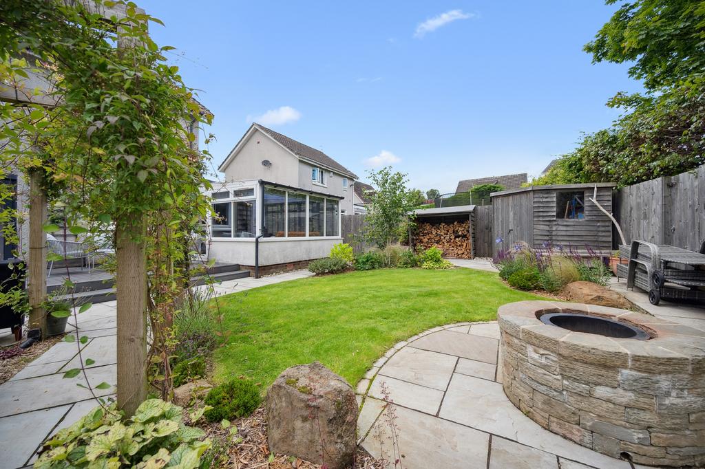 Kildonan Drive, Helensburgh, Argyll and Bute, G84 9SB 3 bed detached