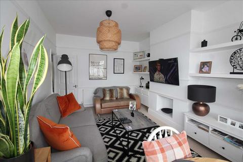 1 bedroom apartment to rent, Leigh on Sea SS9