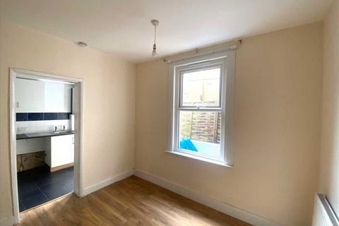 2 bedroom apartment to rent, Leigh on Sea SS9