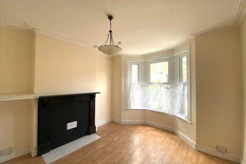 2 bedroom apartment to rent, Leigh on Sea SS9