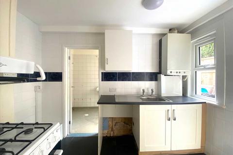 2 bedroom apartment to rent, Leigh on Sea SS9